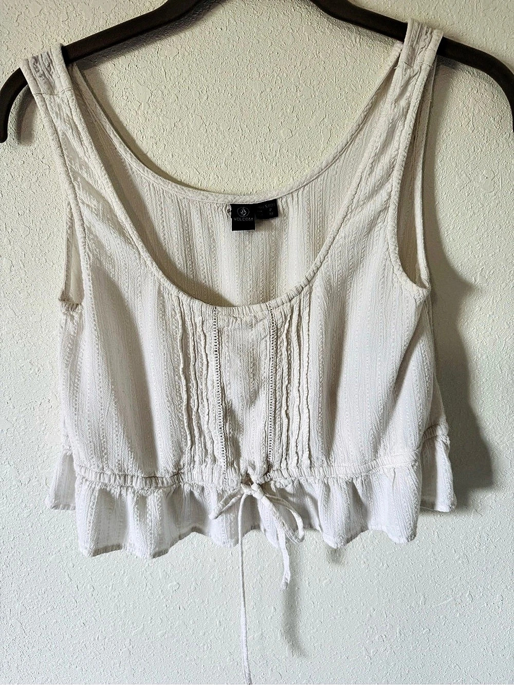 Volcom Textured Ruffle Tank Top in White Size Small